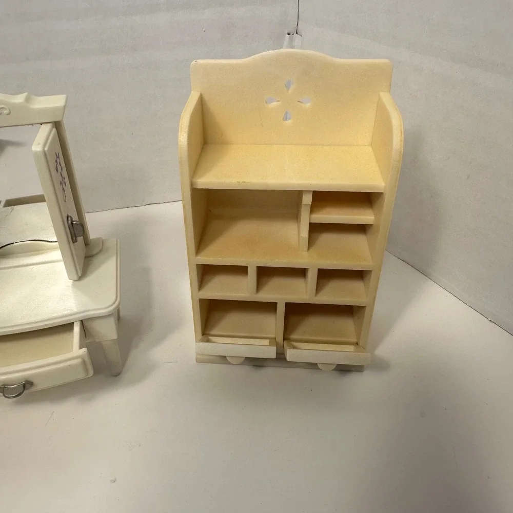 Vintage Sylvanian Families Bedroom Furniture Lot 13 Pieces Beds Vanity